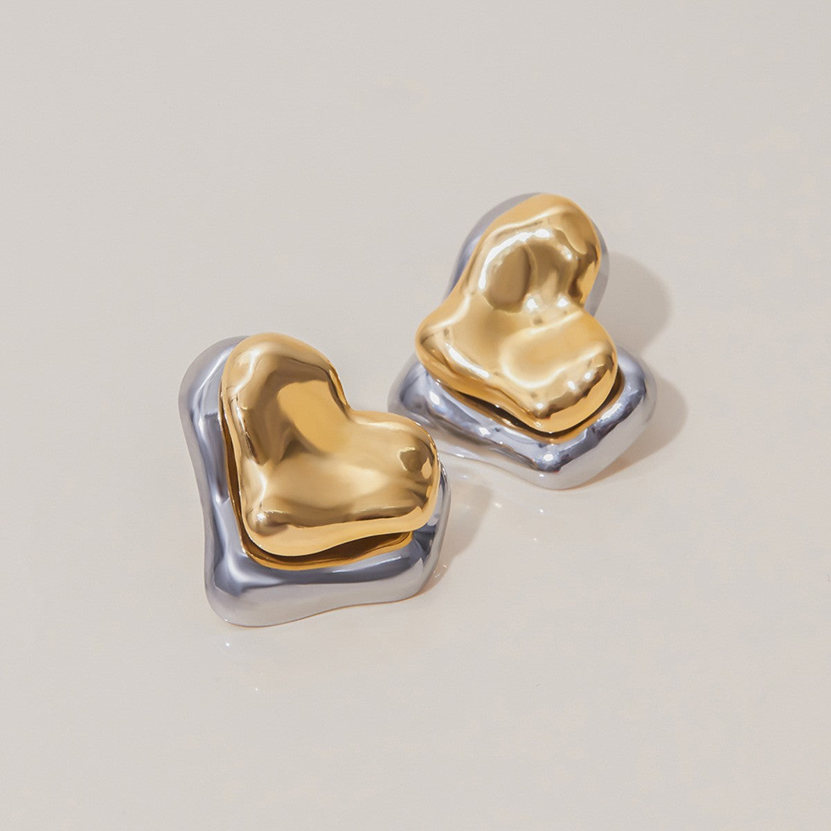 Boucles d'oreilles irrégulières